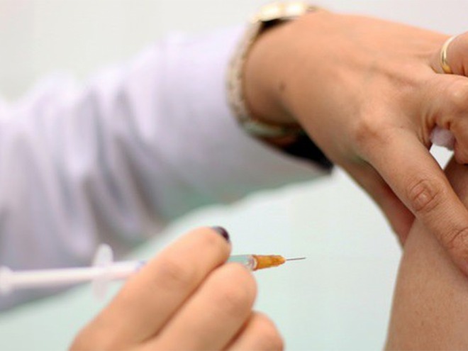 Parana�ba come�a vacina��o contra gripe